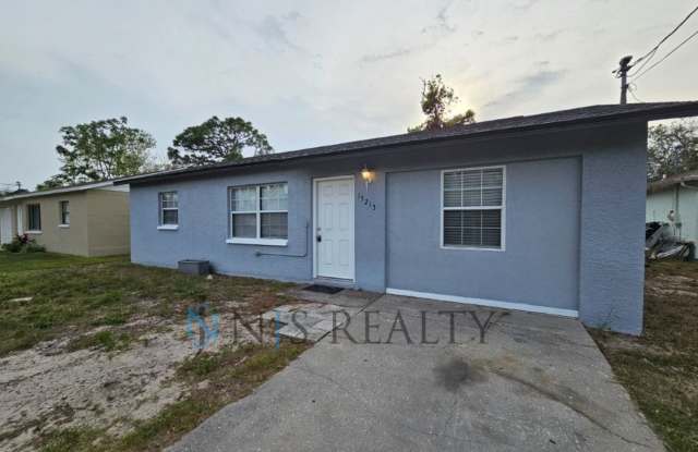 REDUCED PRICE!!!! MUST SEE.. BEAUTIFUL INTERIOR 3/1 FULLY RENOVATED with NEW updated kitchen, stainless appliances, new cabinets and a HUGE backyard!! photos photos