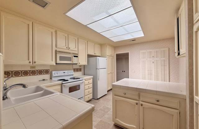Lovely Single Story Home in Oaks North Gallery 1