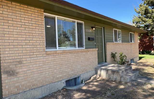 Newly Updated - Spacious 5 Bed 2 Bath Home photos photos Newly Updated - Spacious 5 Bed 2 Bath Home photos photos