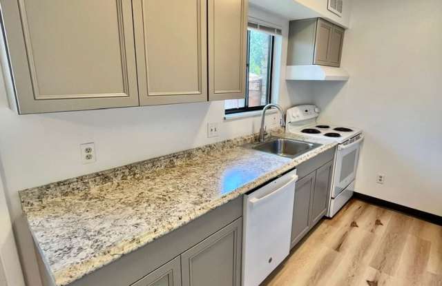 Updated 2BD/1.5BA townhome in a can't-beat Longmont location photos photos
