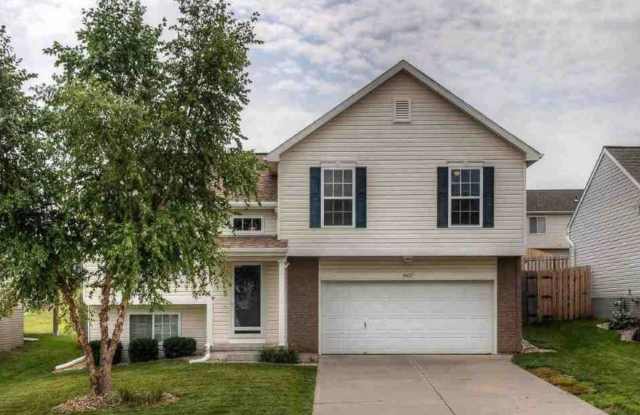 Inviting 3-Bedroom Near 168th  Giles!! photos photos