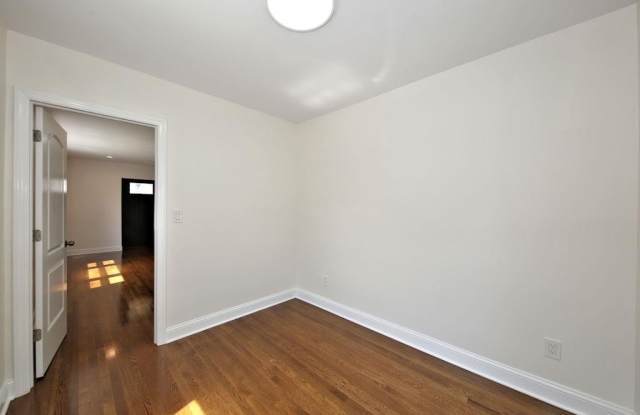 139 Waverly Avenue Gallery 4