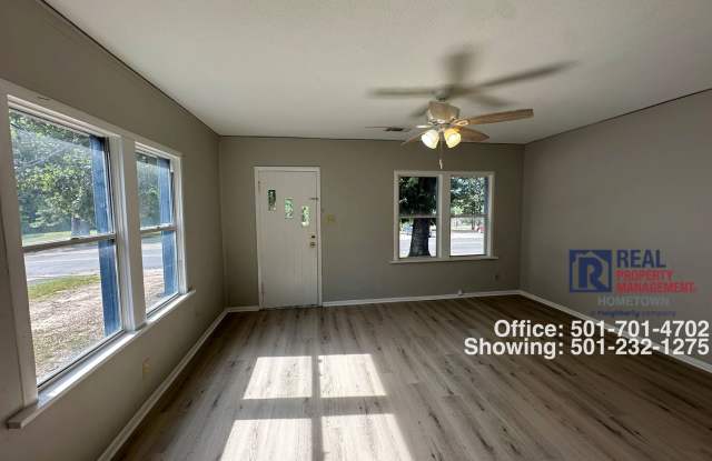 Nice Duplex In The Middle Of Town!! Gallery 3