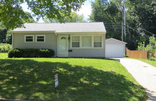 1711 Keith Dr NE - Cedar Rapids, IA photos photos