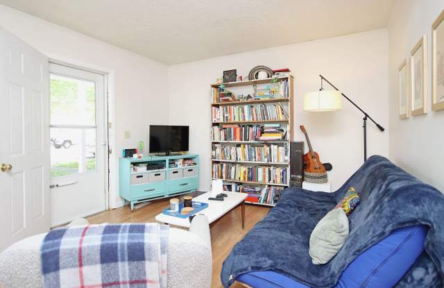 Pet-Friendly Duplex Close to UVA and Downtown photos photos