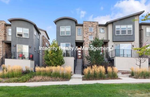 3 Bed/2.5 Bath Townhome, 1999 sq ft, 2160 Meadows Blvd Unit A photos photos