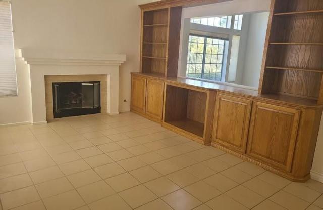 Move right into this lovely 3 bedroom + 3 bathroom, light and bright townhome Gallery 4