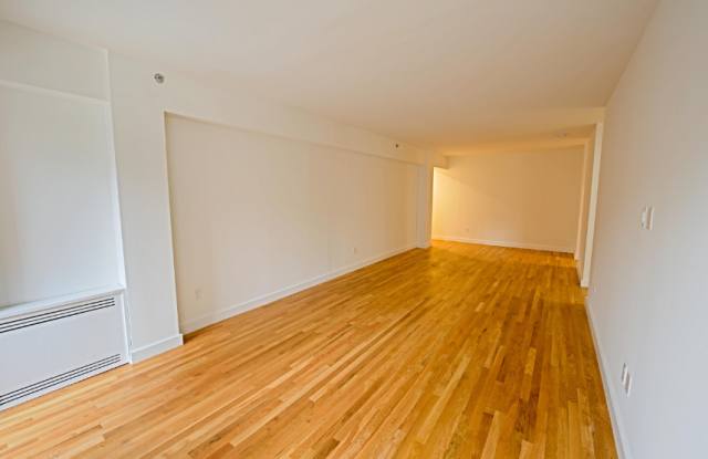 103 W 15th St Gallery 4