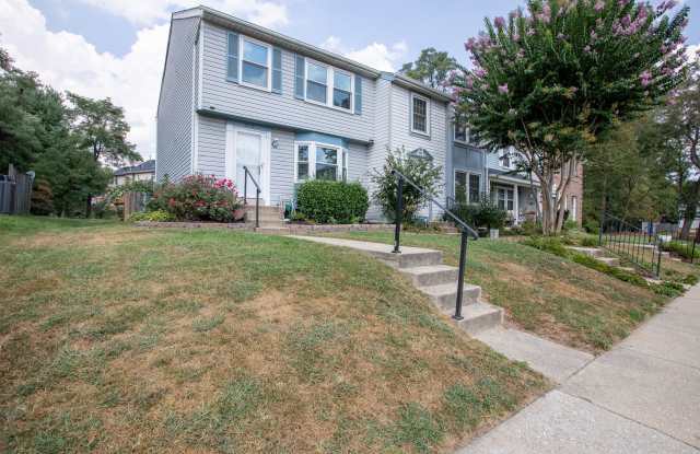 Stunning 3 BR/3 BA EOG Townhome in Columbia! photos photos