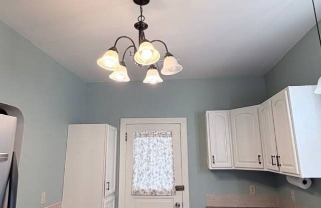 Charming home Corbin Park area 2 bed/1.5 bath Gallery 4