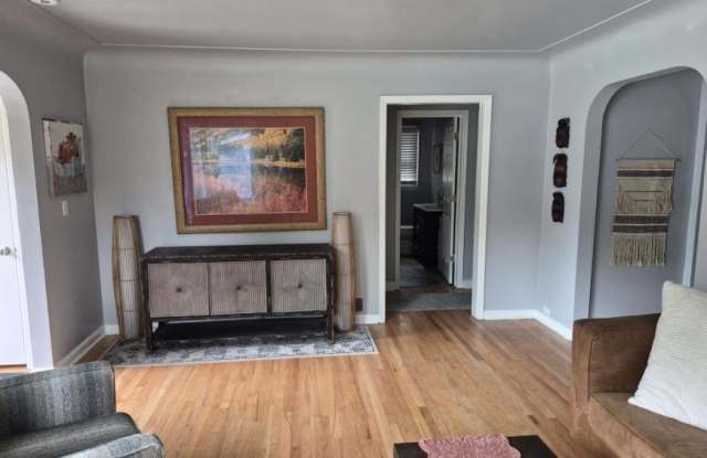 2519 Glenwood Ln Gallery 2