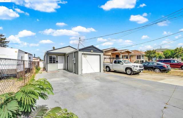 Single Family Home Available Now!! - 2125 102nd Avenue, Oakland, CA 94603