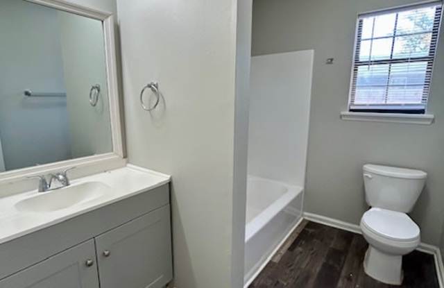 934 Lakeside Drive - 934 Lakeside Drive, Valdosta, GA 31602