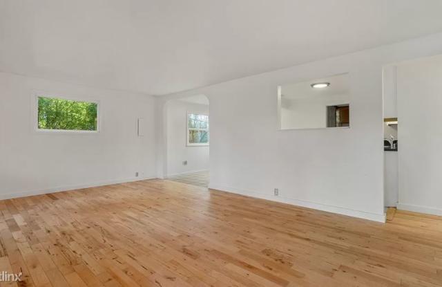 2324 Thurston Ave NE Gallery 3