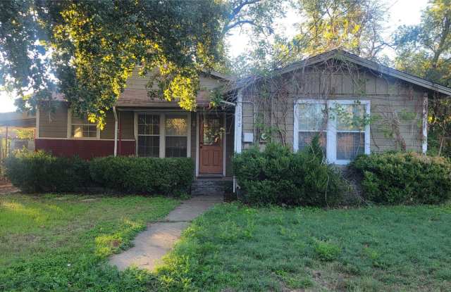 1092 W Elm Street Gallery 1