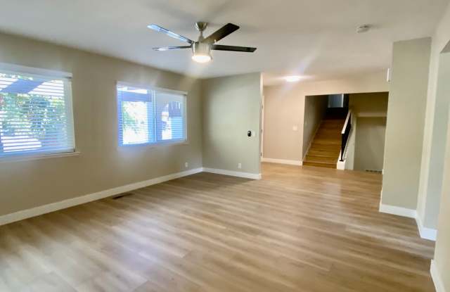 RECENTLY RENOVATED 4 BED, 2.5 BATH HOME ON CORNER LOT Gallery 4