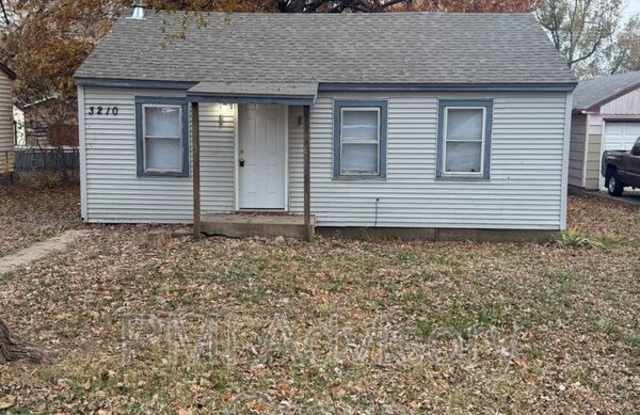 3210 SE Colorado Ave - 3210 Southeast Colorado Avenue, Topeka, KS 66605
