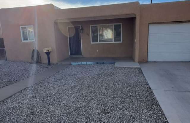 Townhome 855/sf 2 Bedroom 1 Bath with Garage - 1305 Princeton Drive Southeast, Albuquerque, NM 87106
