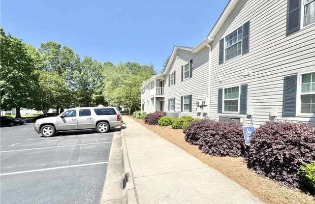 Charlestowne Square Gallery 4
