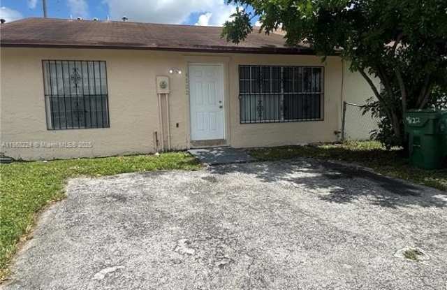 4122 NW 181st Ter photos photos