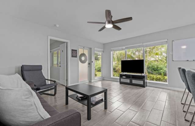 1007 Ne 9th Ct Gallery 4