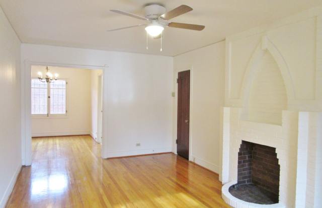 Charming One Bedroom with French Doors Gallery 2