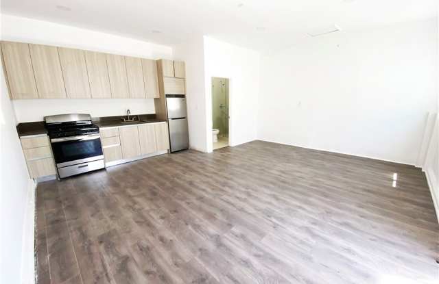 15478 Huston Street Gallery 2