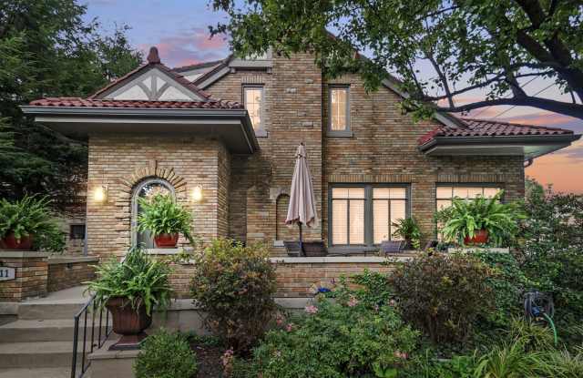 511 Park Avenue unit: 2 photos photos