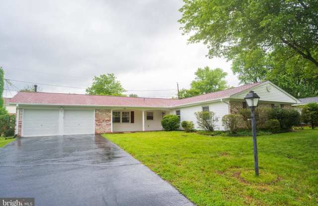 13116 MOSS RANCH LN - 13116 Moss Ranch Lane, Greenbriar, VA 22033