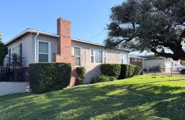 Charming 3BR / 2BA house in Altadena - NOTE: Garage not rented with house. Gallery 1