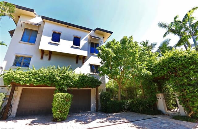 565 10th AVE S - 565 10th Ave S, Naples, FL 34102