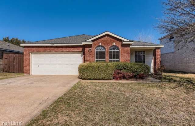 1136 Roundhouse Dr UNIT - 1136 Roundhouse Drive, Saginaw, TX 76131