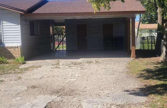 Charming 3-Bedroom, 1-Bath Home with Large Backyard – Fully Furnished! Gallery 4