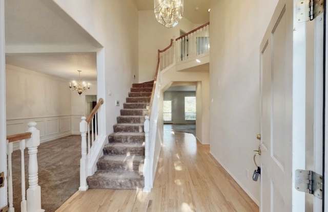 Modern Executive Retreat in NW Portland Near Nike, Intel & St. Vincent! Gallery 3