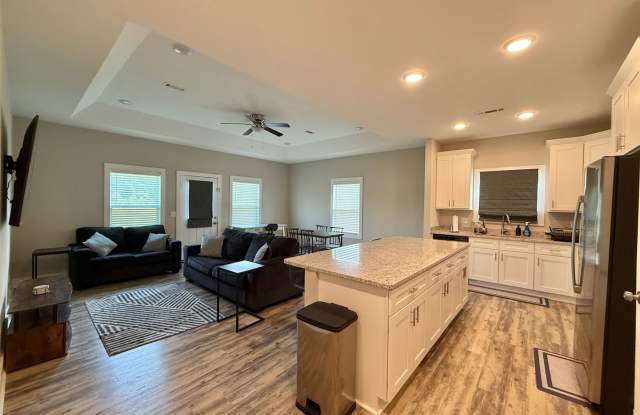 Fully Furnished 3BR/2BA Duplex in Avalon Subdivision! Gallery 4