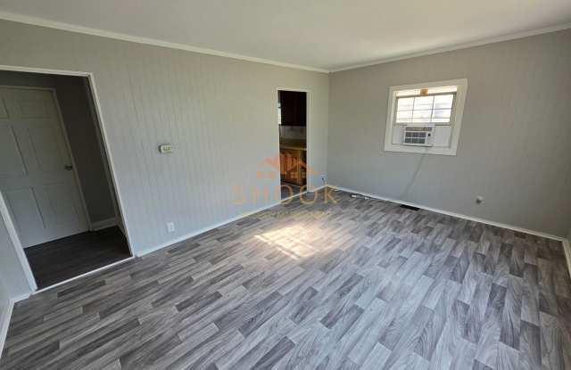 **MOVE-IN SPECIAL** 2 BR Gallery 3