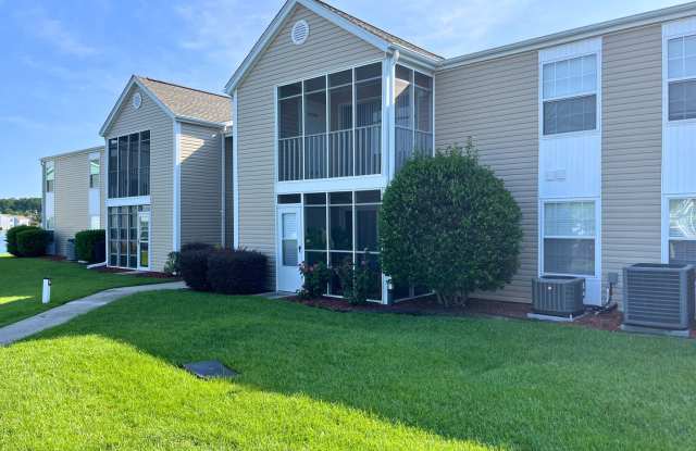 3 Bedroom, 2 Bath Lakeside Condo with Screened-in Balcony is Available Now! Gallery 3