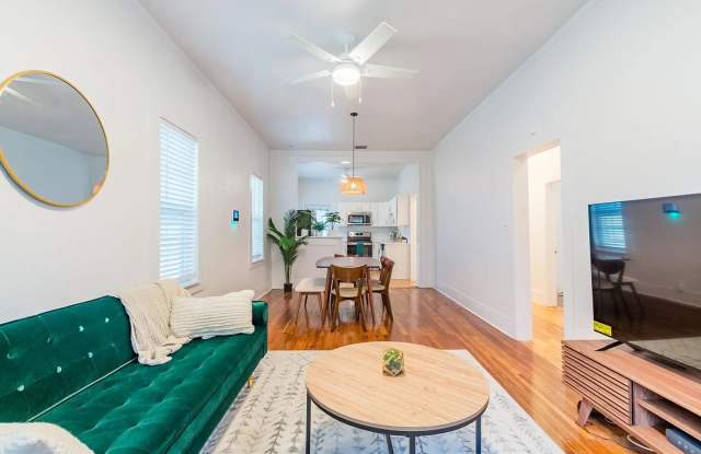 Stylish 3-Bedroom, 1-Bathroom Ybor City Home | Pet Friendly Gallery 4