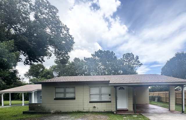 2113 Bonneville Dr photos photos