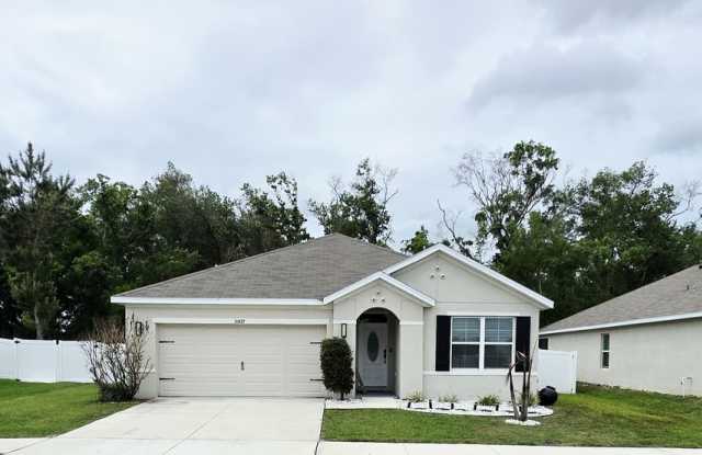Comfort Meets Style | 3Bed/2 Bath Home with Inviting Outdoor Living photos photos