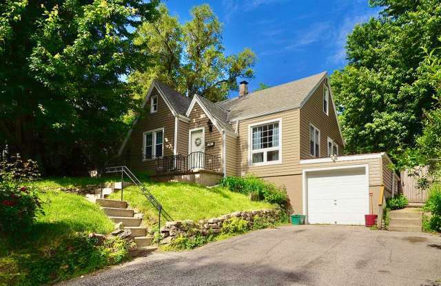 LARGE Omaha 3 bedroom house in the Amber Place neighborhood home open now! Check out 2108 S 46th St Gallery 1