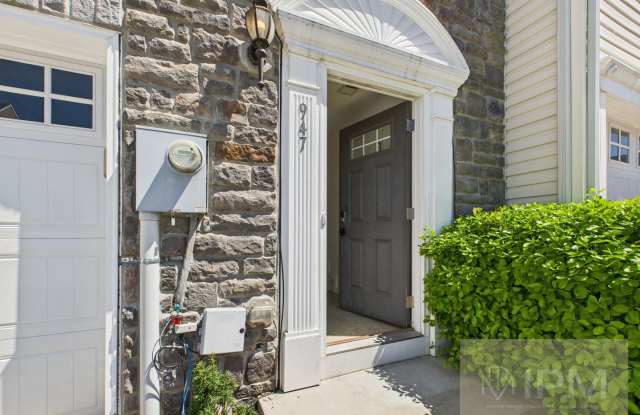 Beautiful 4 Bedroom, 2.5 Bath Townhome in Regents Glen! photos photos