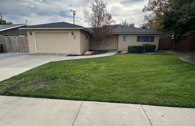Home for rent - 325 East Encore Drive, Hanford, CA 93230