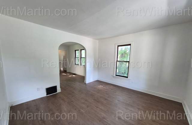 FOR RENT- 824 Logan Ave *PETS OK* *BUILD YOUR CREDIT* MOVE IN PROMO~~ SEC 8 ACCEPTED Gallery 4