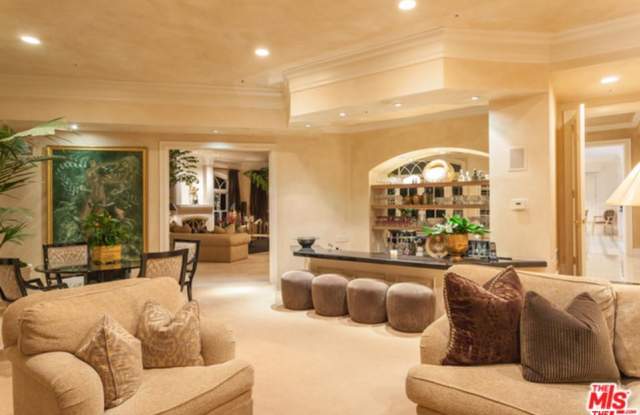 2 BEVERLY Gallery 3