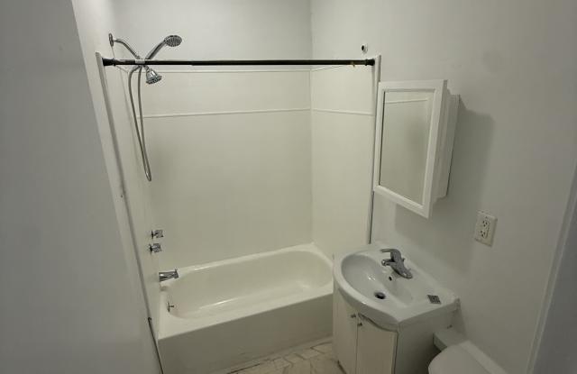 1127 Ross Ave., 2 Gallery 3