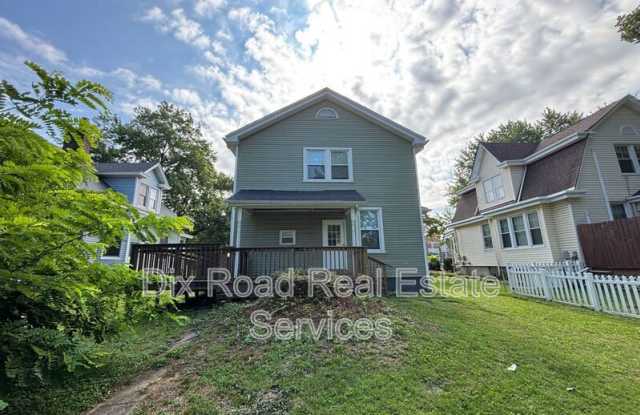 11169 Maple Street Gallery 4