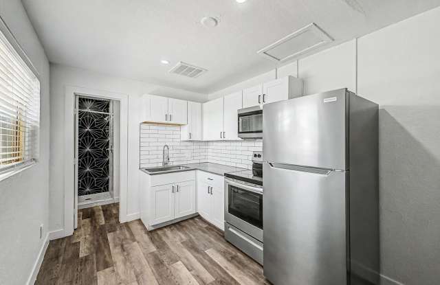 4 weeks of free rent! - Studio Near Grand Canyon University with washer/dryer! photos photos