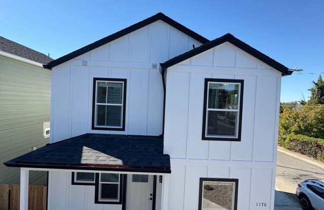 New Construction 3-bedroom, 2-bathroom townhouse - 1170 Woodrow Lane, Medford, OR 97504