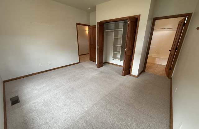301 South Hanley Avenue - 1 Gallery 4